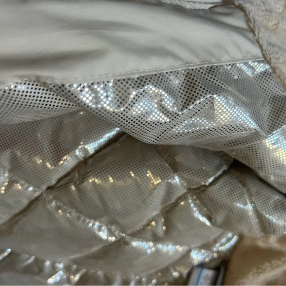 Columbia Women’s Long Jacket With Hood - Picture 5 of 6